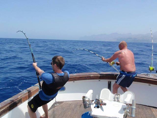 disfruta de la pesca con amigos